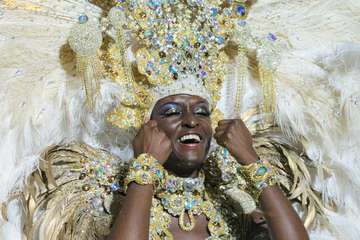 El diseñador teldense Nauzet Afonso vuela con éxito en el Carnaval capitalino (Foto TA)
